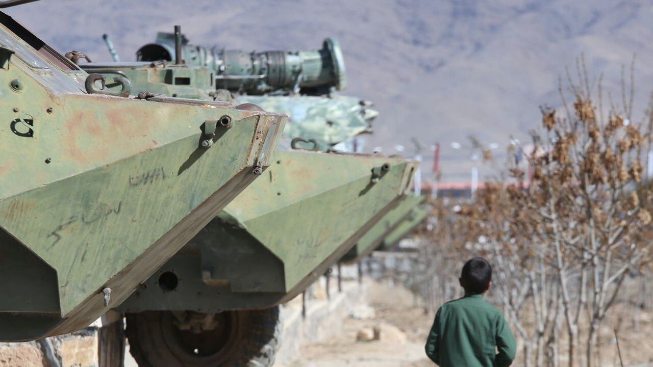 Dos niños en Afganistán murieron y otro resultó herido por jugar con un artefacto de guerra olvidado.