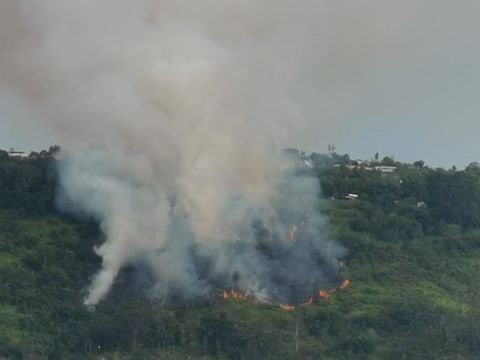 Incendio forestal en Floridablanca, Santander.