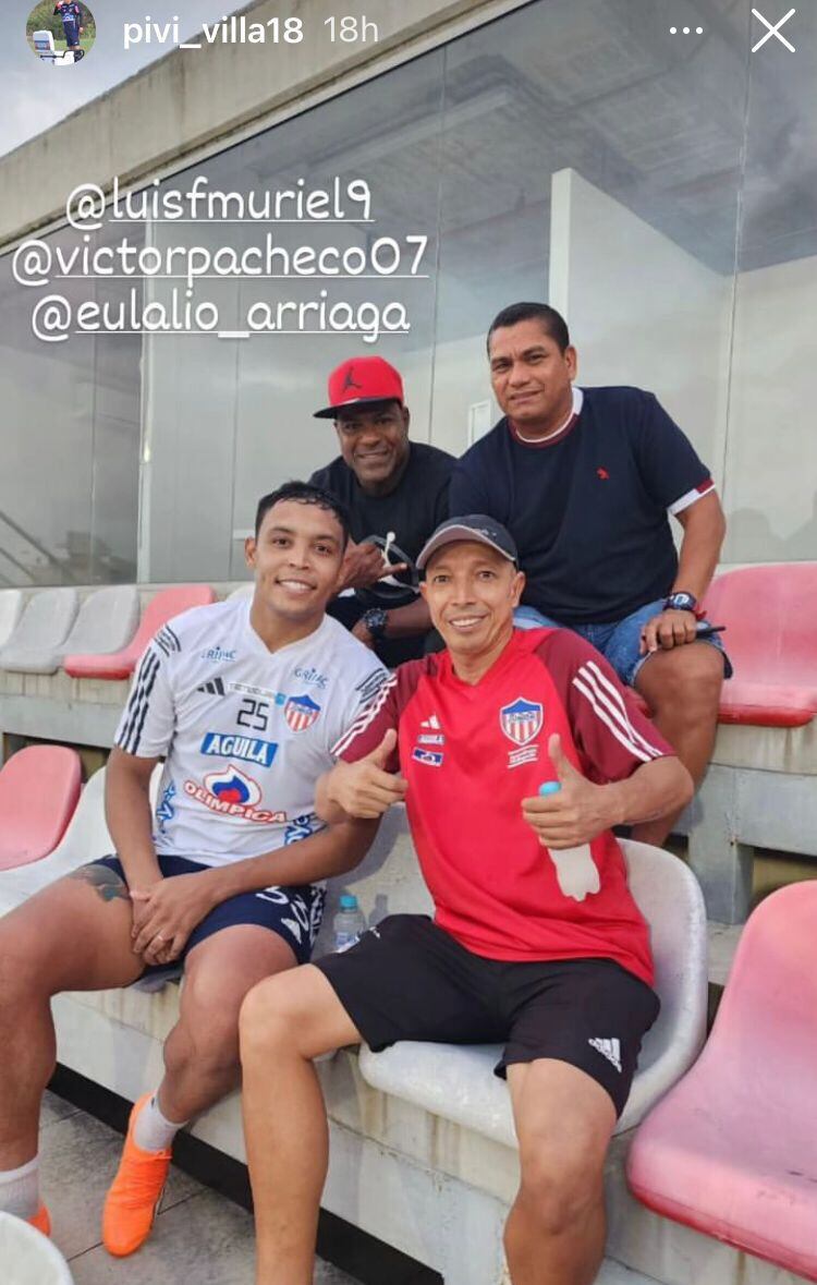 Luis Fernando Muriel junto a Eulalio Arriaga y Víctor Pacheco, quienes jugaron en Junior.
