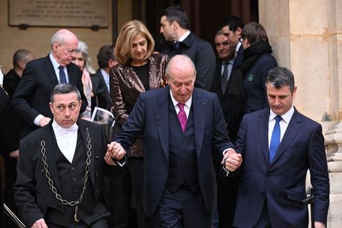 El deshonrado ex rey de España, Juan Carlos, de 85 años, regresó a casa el 19 de abril para asistir a una regata, por segunda vez desde que se mudó a Abu Dhabi en 2020 en medio de investigaciones de fraude.