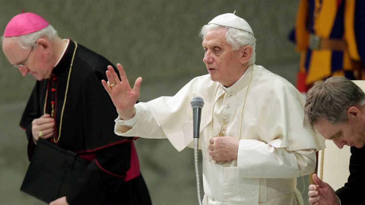 El papa Benedicto XVI da el pésame por las víctimas del terremoto en Nueva Zelanda y pide por los sobrevivientes para que muestren coraje y sean fuertes tras la catástrofe.