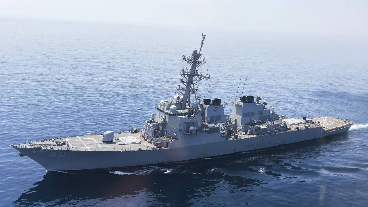 Archivo. El buque de guerra de EEUU Paul Hamilton después de pasar por el estrecho de Ormuz el viernes 19 de mayo de 2023.