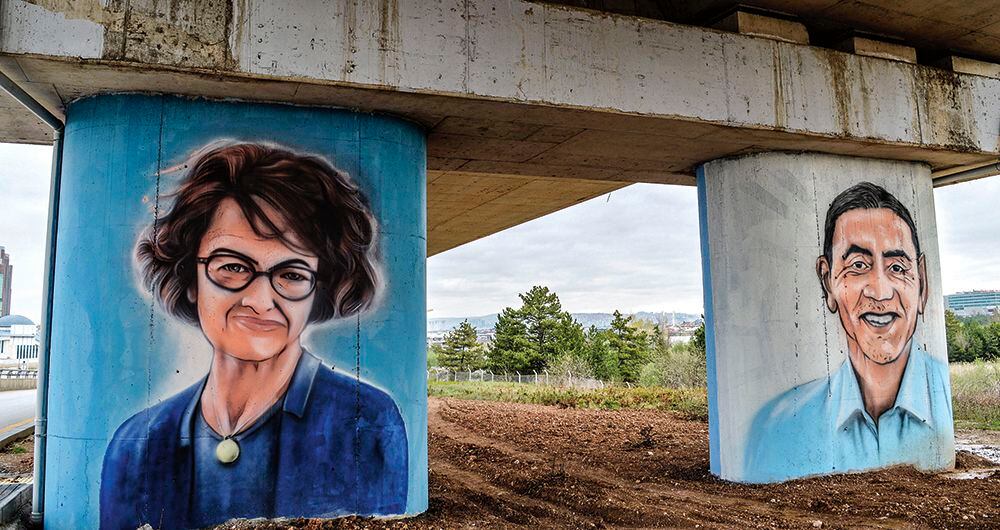   En Turquía, de donde son originarios los oncólogos, son héroes nacionales y les han hecho homenajes como este en un puente de Ankara. 