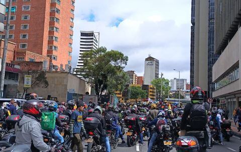 Los motociclistas se han tomado varias vías en Bogotá para mostrar su descontento por el precio de la gasolina, entre otros.