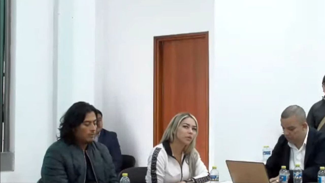 Nicolás Petro y Day Vásquez fueron presentados en la audiencia de legalización de captura. (Captura de Pantalla)