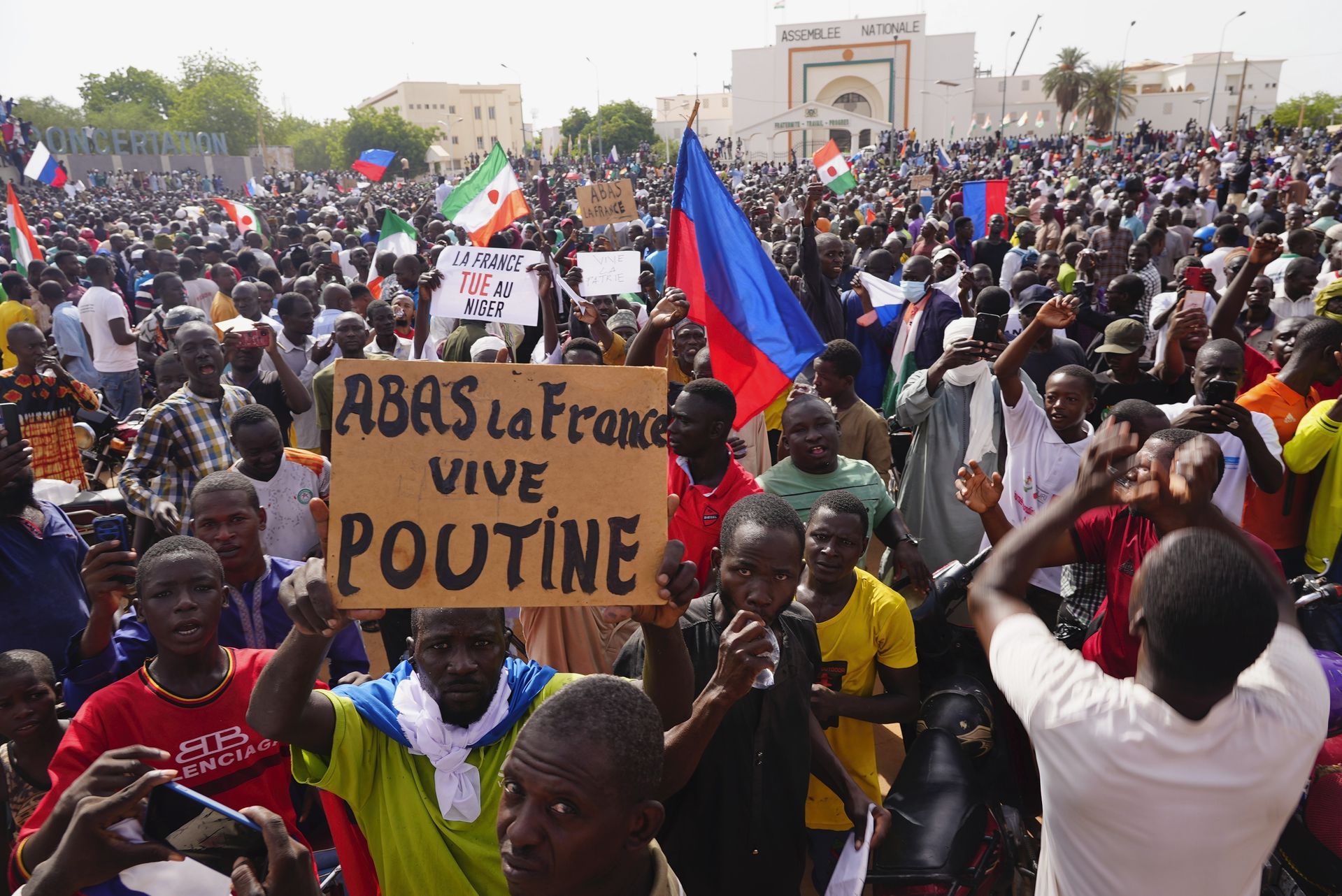 Banco Mundial detiene sus operaciones en Níger tras el golpe de Estado en  el país