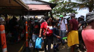 Necoclí es una población de Antioquia donde están llegando gran cantidad de migrantes que quieren transitar hacia Panamá.