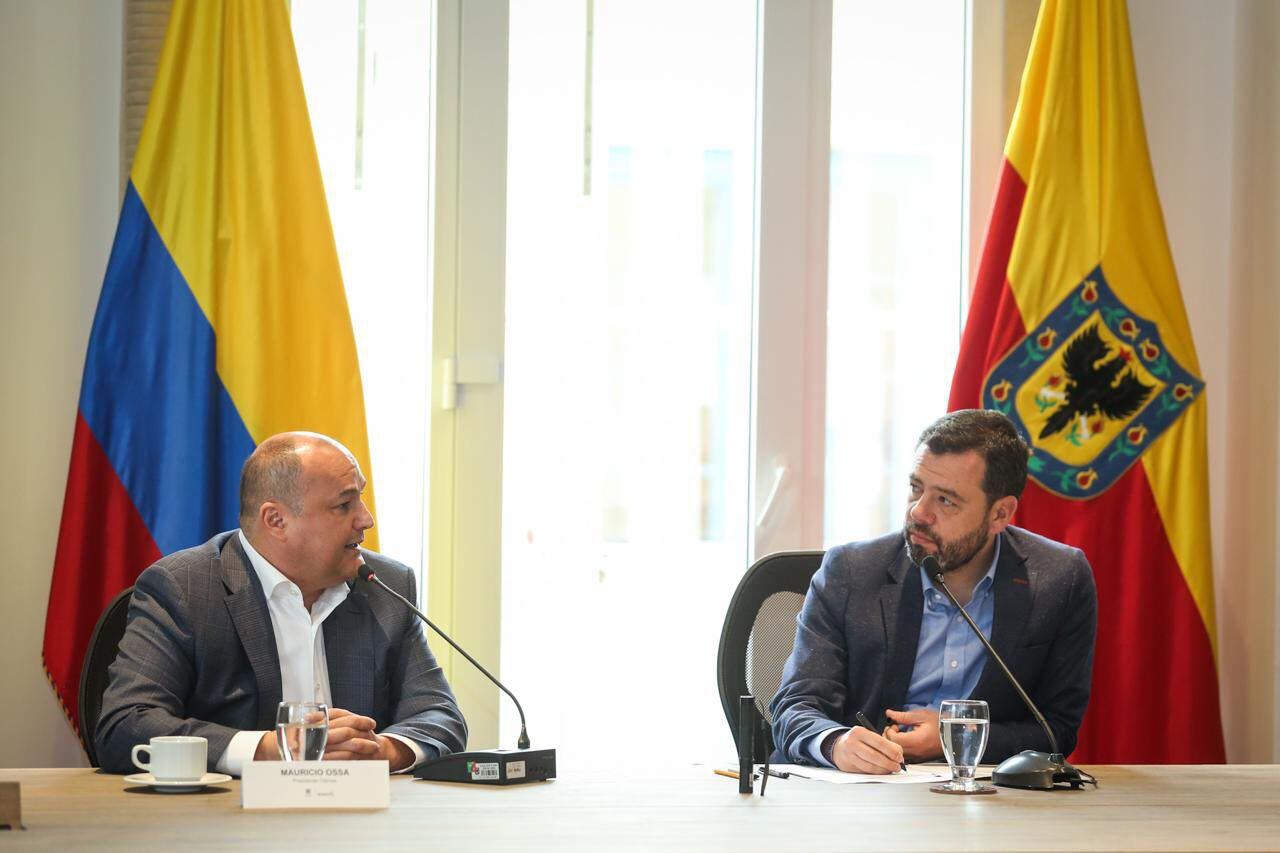 Mauricio Ossa, presidente de Odisna, y Carlos Fernando Galán, alcalde de Bogotá