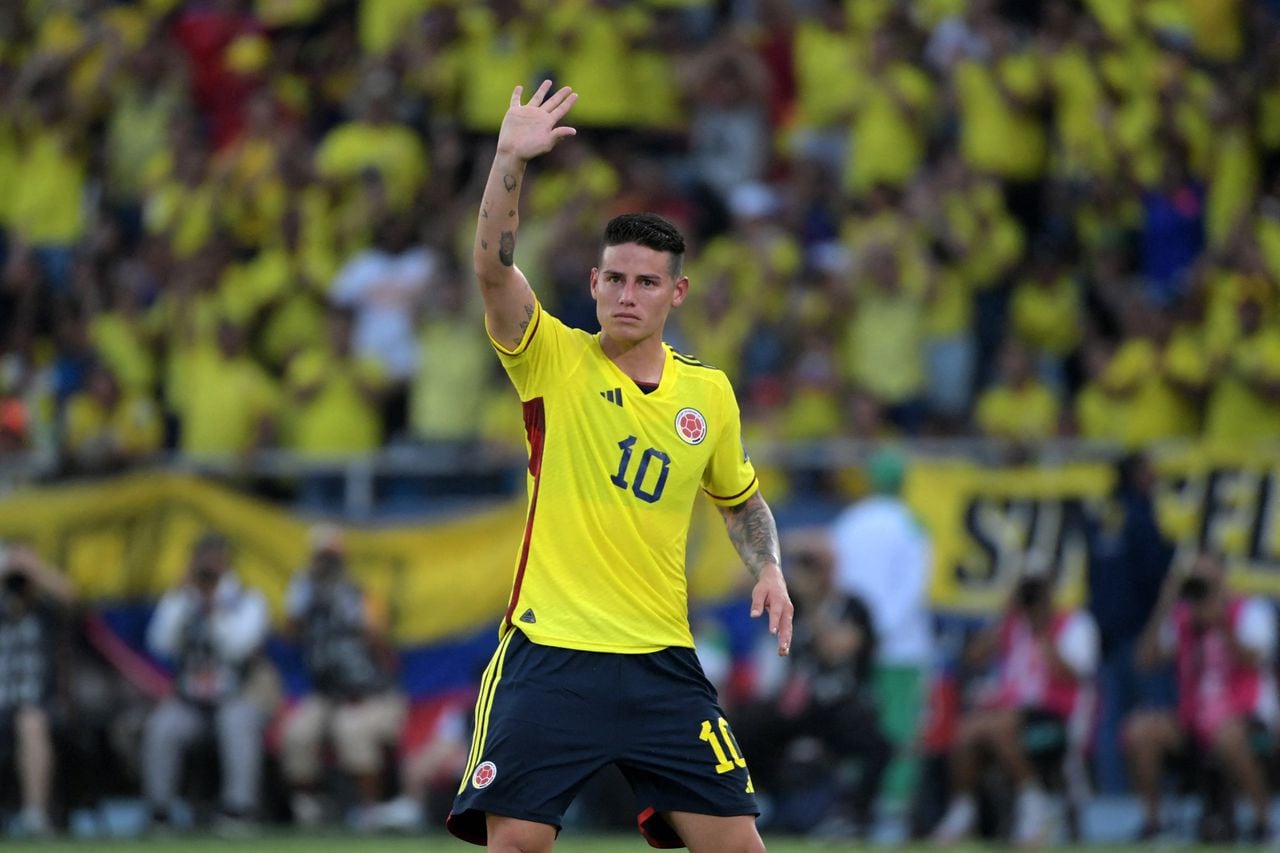 Colombia's midfielder James Rodriguez waves at the crowd as he leaves the field during the 2026 FIFA World Cup South American qualification football match between Colombia and Uruguay at the Roberto Melendez Metropolitan Stadium in Barranquilla, Colombia, on October 12, 2023. (Photo by Raul ARBOLEDA / AFP)