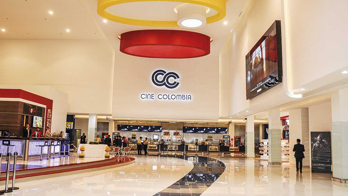  Cine Colombia ha ofrecido servicios alternativos en el lobby de sus cines, para mantener la actividad. También ha desarrollado autocines y servicio a domicilio de sus productos de alimentos y confitería.