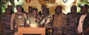 Casi una docena de soldados tomaron la televisora estatal de Gabón y anunciaron la anulación de las elecciones presidenciales, además de pedir calma a la población. (Photo by Gabon 24 / AFP) / RESTRICTED TO EDITORIAL USE - MANDATORY CREDIT "AFP PHOTO / GABON 24" - NO MARKETING NO ADVERTISING CAMPAIGNS - DISTRIBUTED AS A SERVICE TO CLIENTS