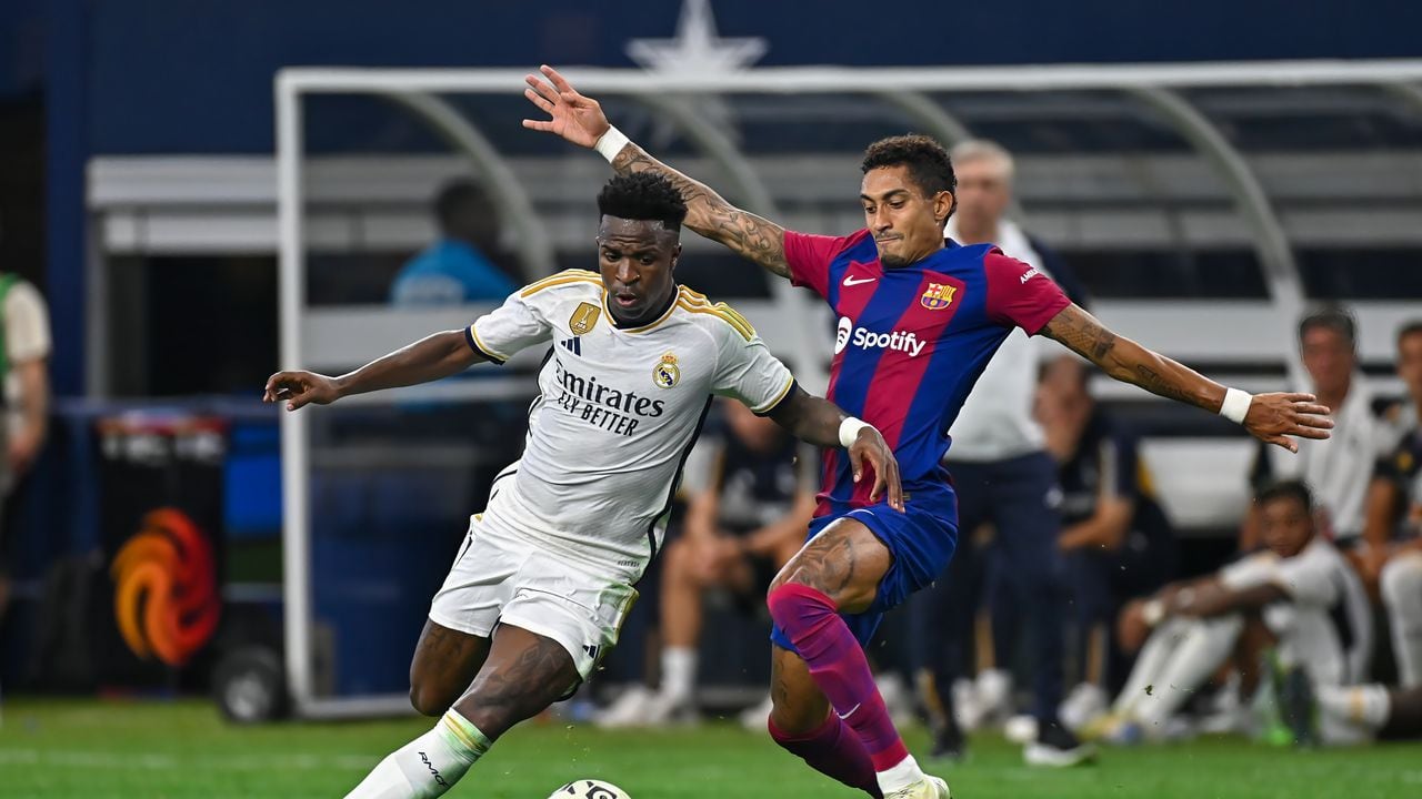 ARLINGTON, TX - JULY 29: Real Madrid forward, Vinicius Junior (7), and Barcelona forward, Raphinha (22), work for ball control during the International Men's Soccer match between Real Madrid and FC Barcelona on July 29, 2023; at AT&T Stadium in Arlington, TX. (Photo by Kevin Langley/Icon Sportswire via Getty Images)