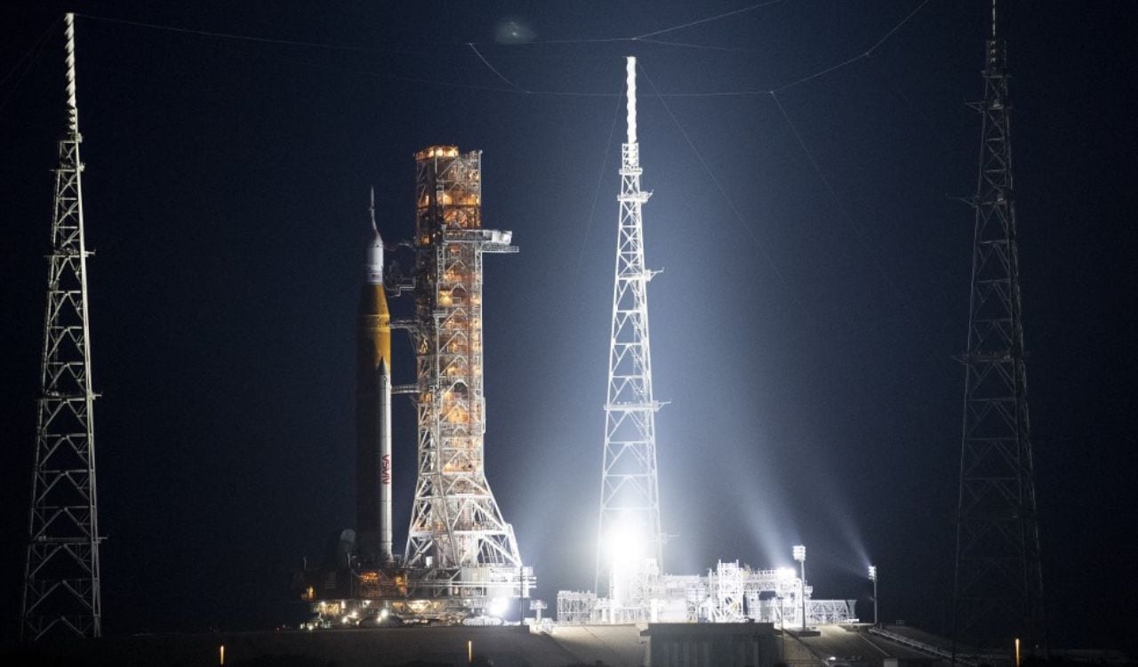 El cohete ya está instalado en plataforma para despegar en 12 días