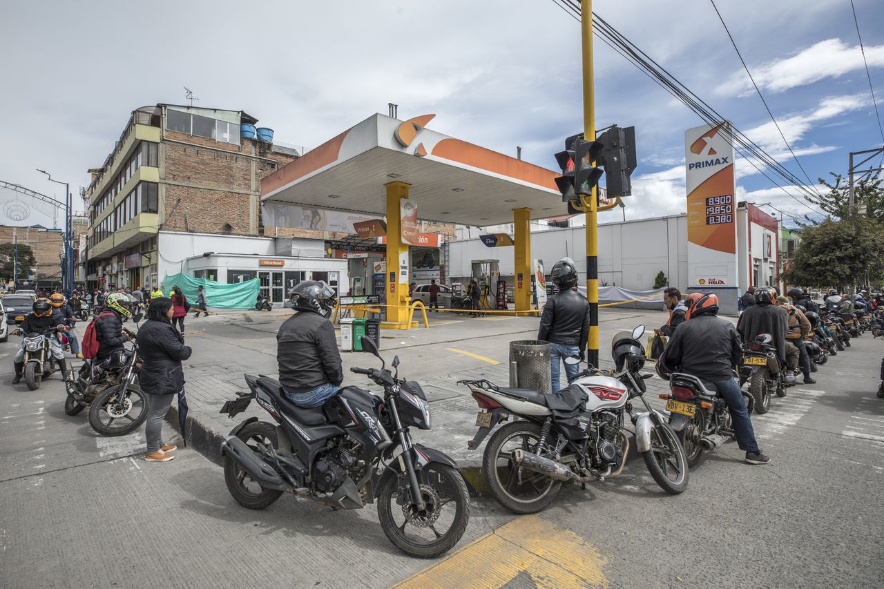 Estaciones de gasolina, filas en Pasto Nariño. Escasez de gasolina