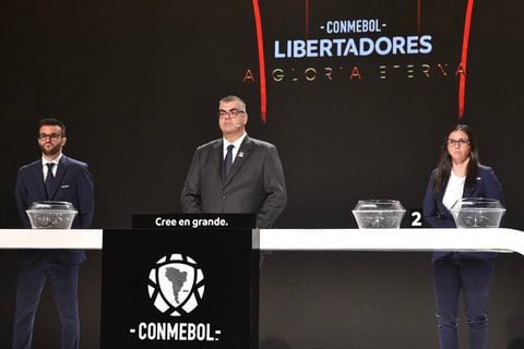 Conmebol's Director of Clubs Competitions Frederico Nantes (C) gestures during the Copa Libertadores draw at Conmebol's headquarters in Luque, Paraguay on December 19, 2023. (Photo by NORBERTO DUARTE / POOL / AFP)