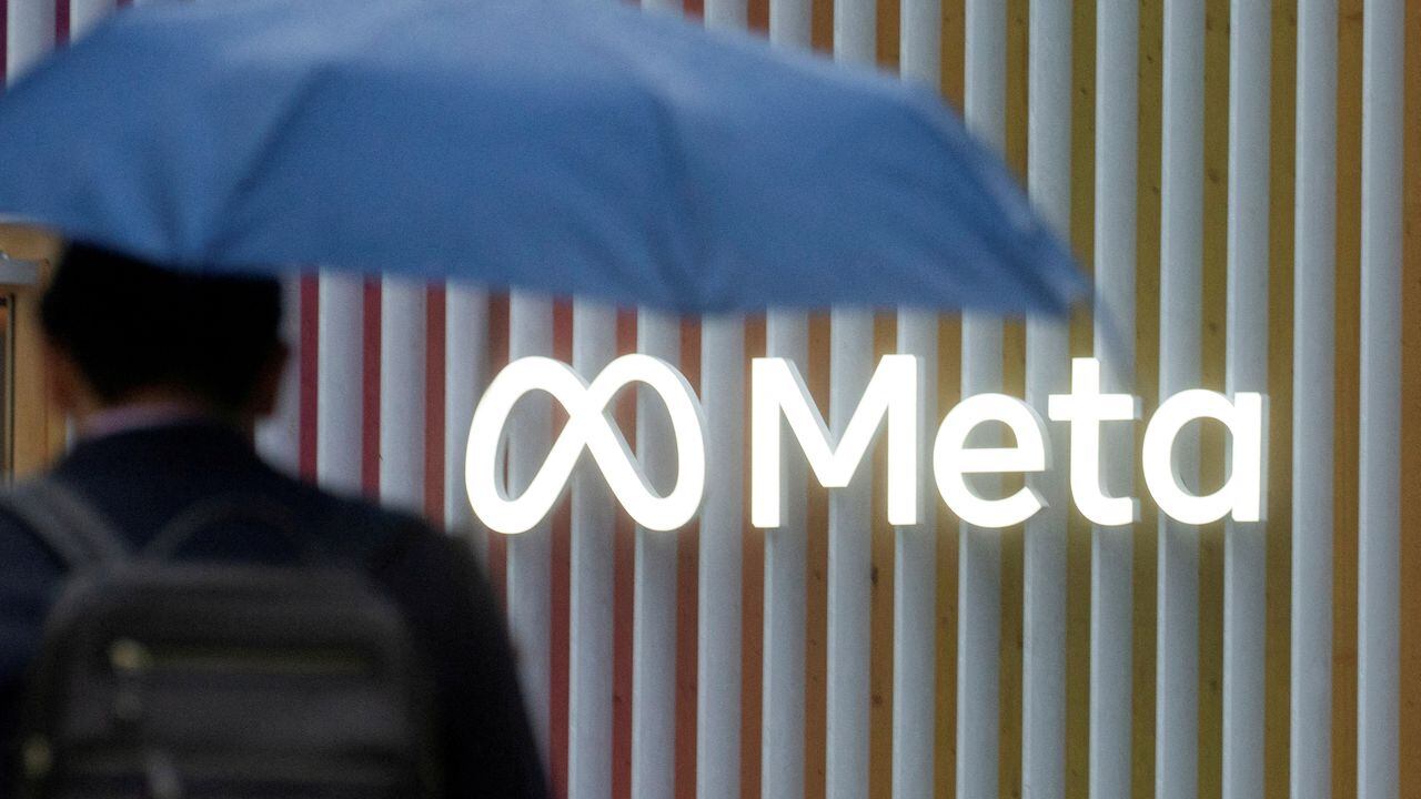 En este sentido, el fundador y consejero delegado de la compañía ha señalado que Meta espera anunciar reestructuraciones y despidos en sus grupos tecnológicos a finales de abril y luego en sus grupos empresariales a finales de mayo.