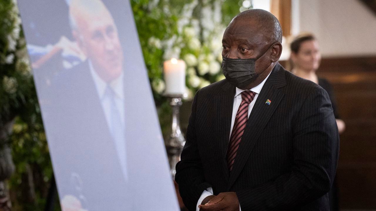 El presidente de Sudáfrica  Cyril Ramaphosa fue diagnosticado con covid-19