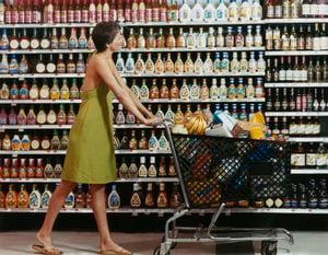 mujer, en, supermercado