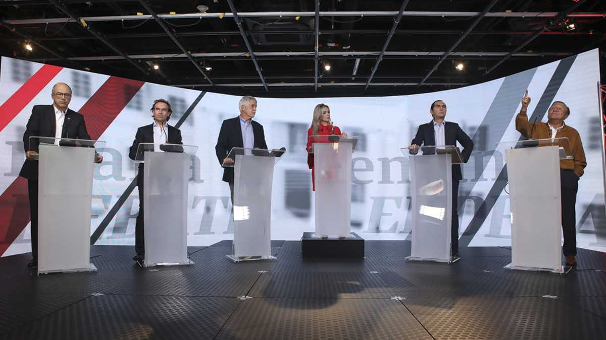 Petro, el blanco de los 'pesos pesados' en el debate presidencial de SEMANA
