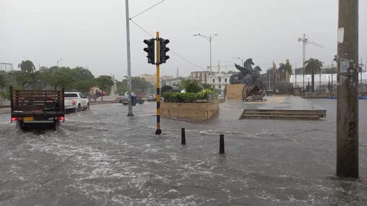 Calle inundadas en el centro histórico de Cartagena luego de las fuertes lluvias.