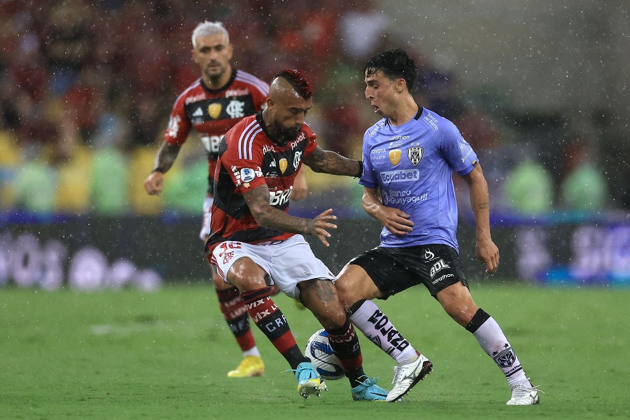 Arturo Vidal estuvo presente con Flamengo ante los ecuatorianos.