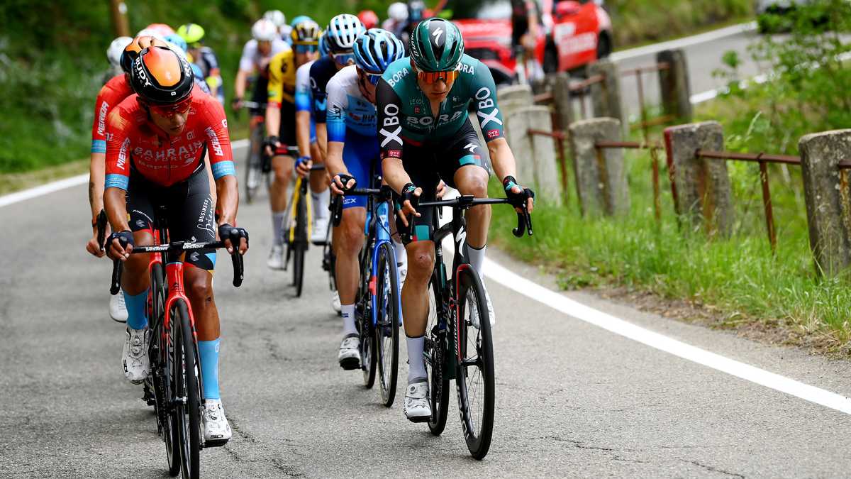GENOA, ITALY - MAY 19: (L-R) Santiago Buitrago Sanchez of Colombia and Team Bahrain Victorious and Wilco Kelderman of Netherlands and Team Bora - Hansgrohe compete in the breakaway during the 105th Giro d'Italia 2022, Stage 12 a 204km stage from Parma to Genova / #Giro / #WorldTour / on May 19, 2022 in Genoa, Italy. (Photo by Tim de Waele/Getty Images)