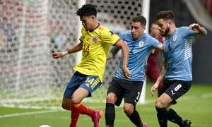 BRASILIA, BRAZIL - JULY 03: Luis Diaz of Colombia competes for the ball with Jose Gimenez (C) and Nahitan Nandez (R) of Uruguay during the Quarterfinal match between Uruguay and Colombia as part of Conmebol Copa America Brazil 2021 at Mane Garrincha Stadium on July 3, 2021 in Brasilia, Brazil. (Photo by MB Media/Getty Images)