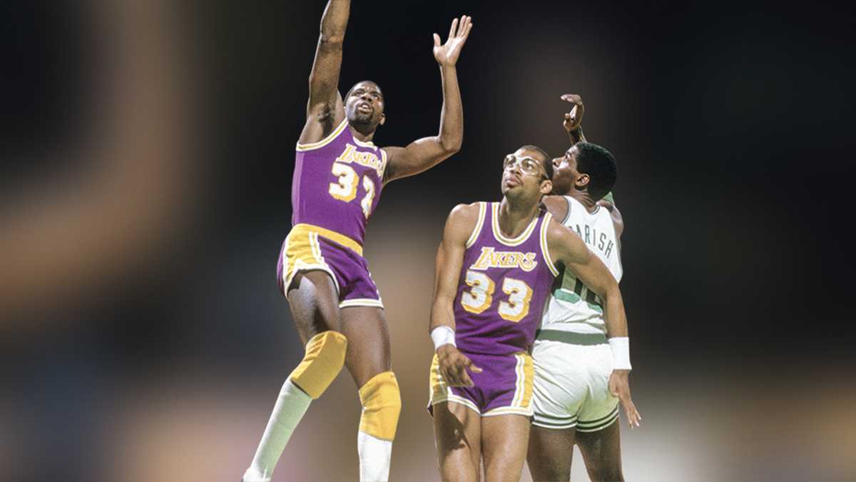 La chispa que los Lakers de Los Ángeles y figuras como Kareem Abdul-Jabbar necesitaban era un joven de Michigan, hijo de un recolector de basura, con una sonrisa que desarmaba racismos y un juego excepcional.