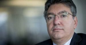 El Ministro Cárdenas es el primer colombiano en ser galardonado. En sus más de treinta años, el premio anual de Euromoney sólo ha sido entregado a cuatro ministros latinoamericanos.