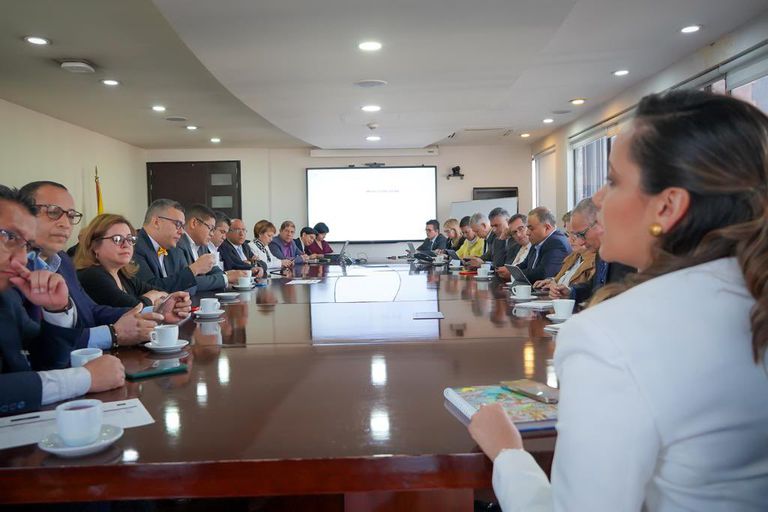 Ministra de Salud, Carolina Corcho, en reunión con rectores y rectoras de las universidades.