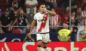 MADRID, SPAIN - OCTOBER 18: Radamel Falcao of Rayo Vallecano celebrates after scoring a goal after shooting a penalty goal during La Liga week 10 soccer match between Atletico Madrid and Rayo Vallecano at Metropolitano Stadium in Madrid, Spain on October 18, 2022. (Photo by Burak Akbulut/Anadolu Agency via Getty Images)