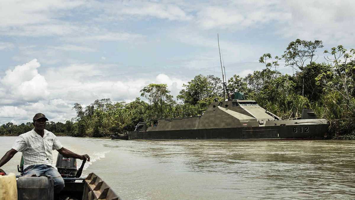 La Armada hace presencia con sus barcos armados sobre el rio San Juan. 