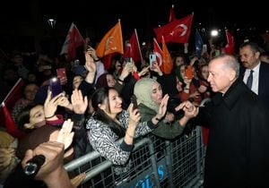 Turkish President Tayyip Erdogan greets his supporters as he leaves his residence in Istanbul, Turkey May 14, 2023. Murat Cetinmuhurdar/Presidential Press Office/Handout via REUTERS ATTENTION EDITORS - THIS PICTURE WAS PROVIDED BY A THIRD PARTY. NO RESALES. NO ARCHIVES.