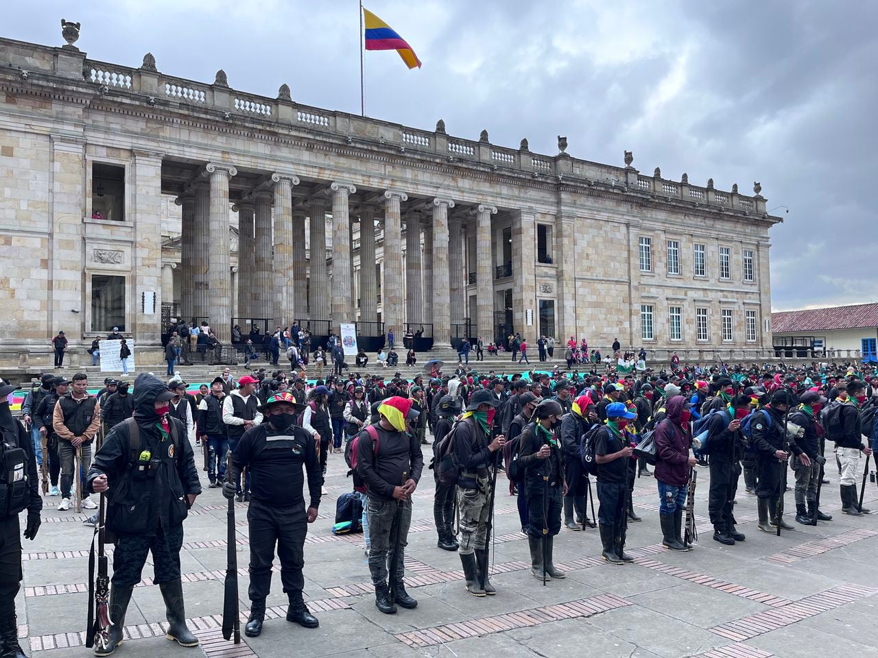 Guardia indígena en la Plaza de Bolívar