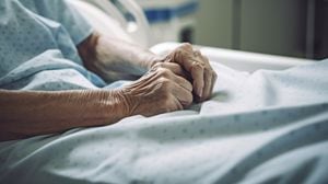La LMA  tiene prevalencia en los pacientes de edad avanzada, pero no todos logran acceder a tratamientos.