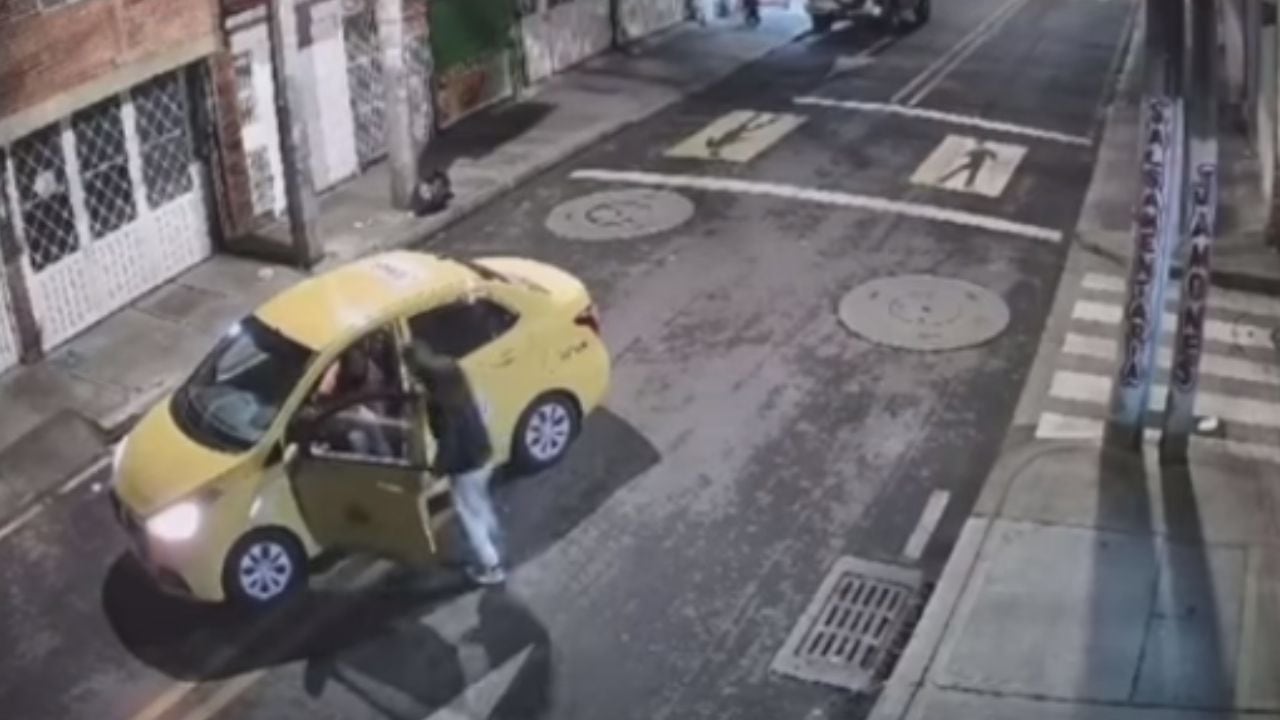 Video: mujer taxista fue atracada por hombre que se hizo pasar por pasajero; el momento quedó captado en cámara de seguridad