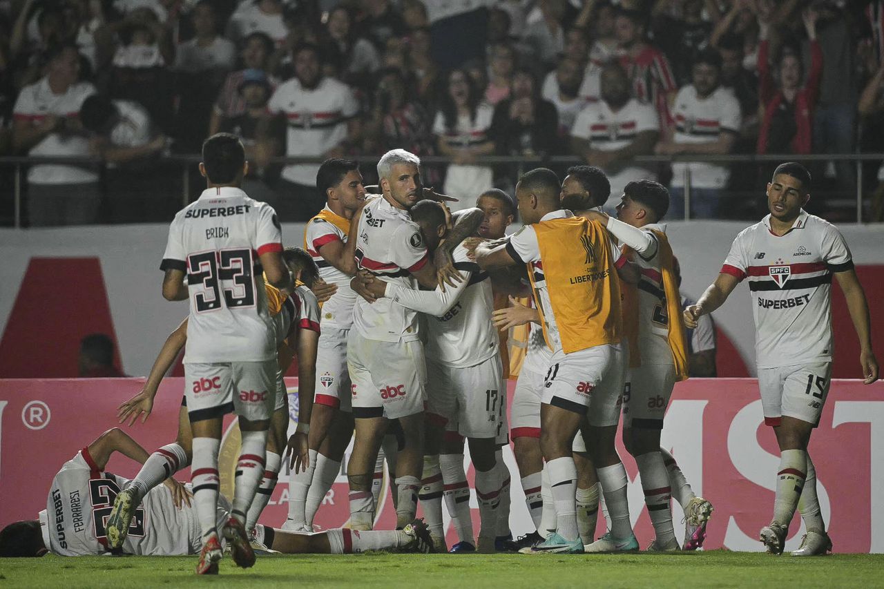 Con James Rodríguez, Sao Paulo superó a Cobresal y sumó su primera victoria en la Copa Libertadores.