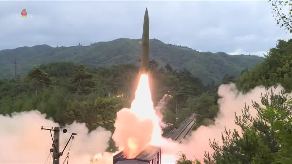 Fotos de archivo del lanzamiento de misiles y proyectiles de corea del norte, desfiles militares y pruebas de armas estratégicas submarinas