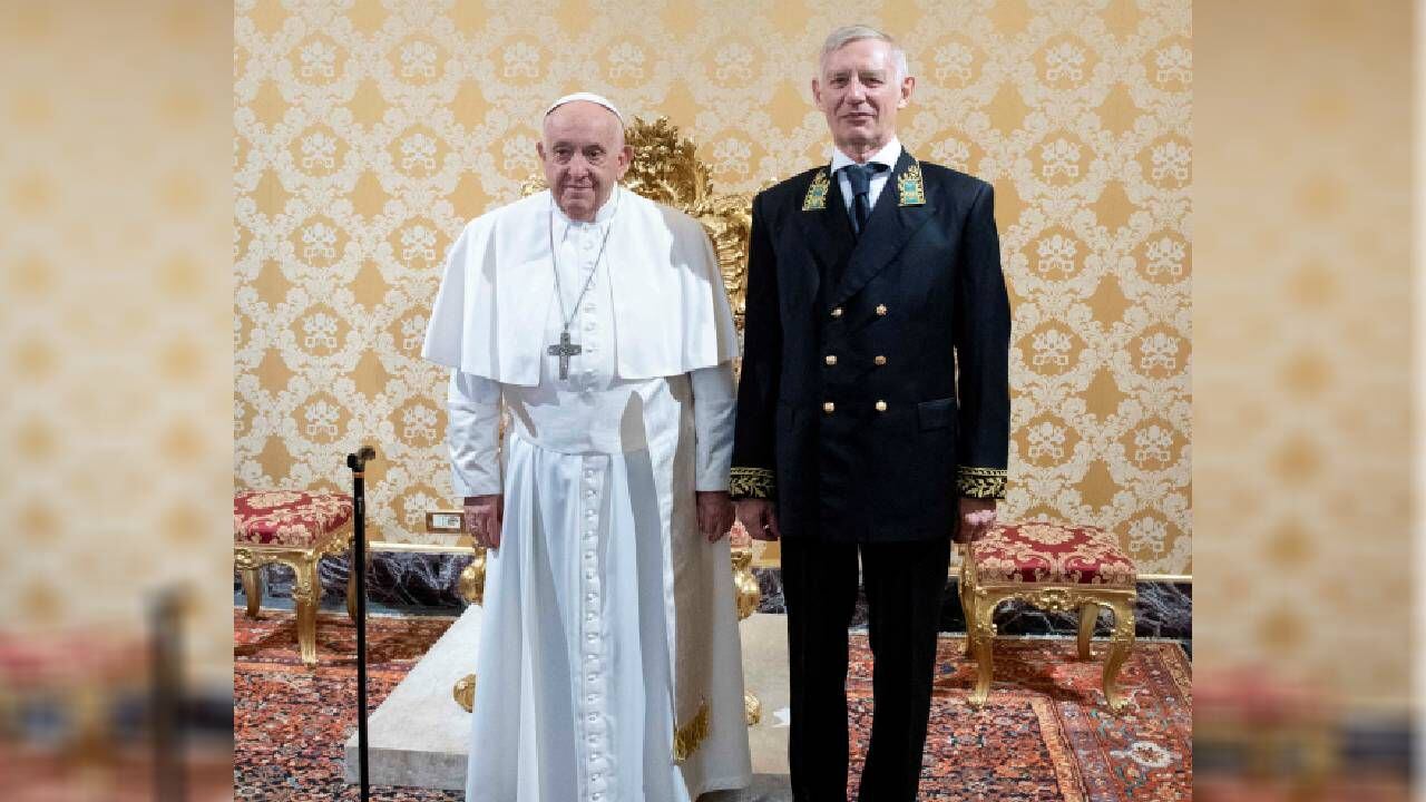 El Papa Francisco se reúne con el embajador ruso en el Vaticano, Ivan Soltanovsky.