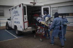 PERSONAL MEDICO REALIZANDO EL TRASLADO DE UN PACIENTE CON COVID 19 A LA CIUDAD DE BOGOTA DESDE EL HOSPITAL SAN RAFAEL DE FUSAGASUGÁ
HOSPITAL SAN RAFAEL DE FUSAGASUGÁ
COVID 19
FUSAGASUGÁ  CUNDINAMARCA
05 DE FEBRERO 2021
FOTO: ESTEBAN VEGA LA-ROTTA
REVISTA SEMANA