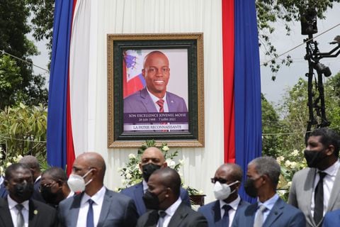Los funcionarios asisten a una ceremonia en honor del fallecido presidente haitiano Jovenel Moise en el Museo Nacional del Panteón en Puerto Príncipe, Haití, el 20 de julio de 2021.