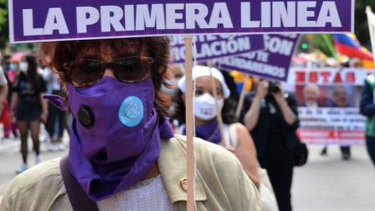 Patricia Ariza, próxima Ministra de Cultura en el gobierno de Gustavo Petro, durante una marcha feminista