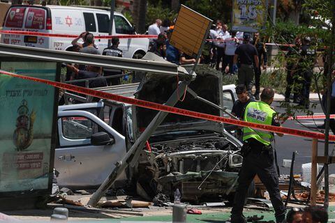 El presunto ataque con auto ha dejado varias personas heridas, dijeron la policía y los médicos, en el segundo día de una importante operación del ejército israelí en el Cisjordania ocupada.