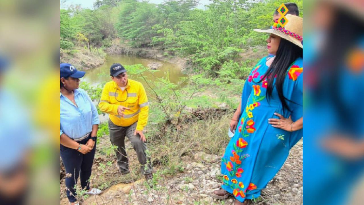 La senadora electa Martha Peralta visitó el arroyo Bruno junto a la diputada de La Guajira Oriana Zambrano. Foto: Twitter @cerrejoncol.