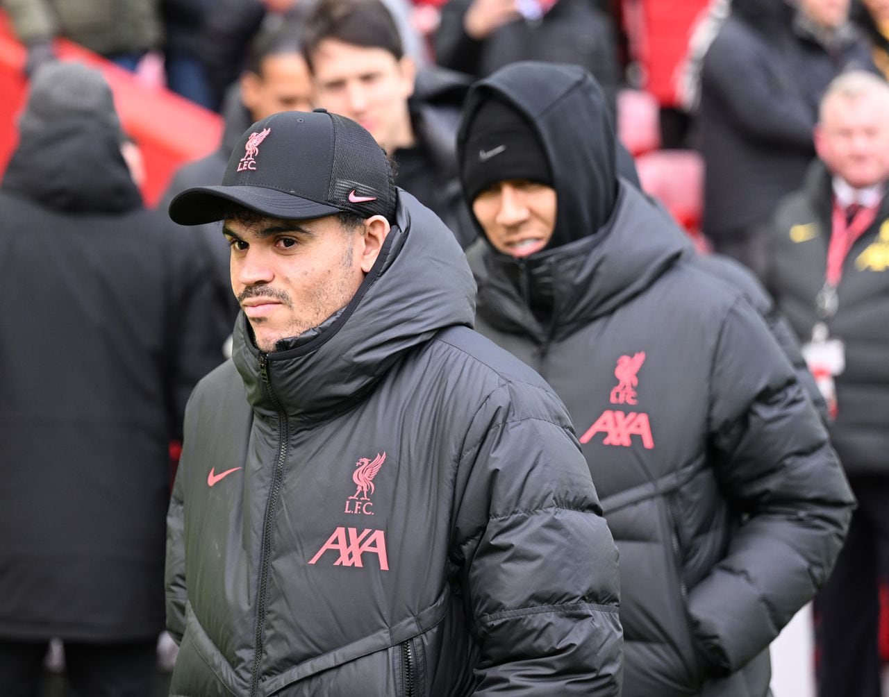 LIVERPOOL, ENGLAND - JANUARY 21: ( THE SUN OUT. THE SUN ON SUNDAY OUT ) Roberto Firmino of Liverpool Luis Diaz of Liverpool before the Premier League match between Liverpool FC and Chelsea FC at Anfield on January 21, 2023 in Liverpool, England. (Photo by Andrew Powell/Liverpool FC via Getty Images)