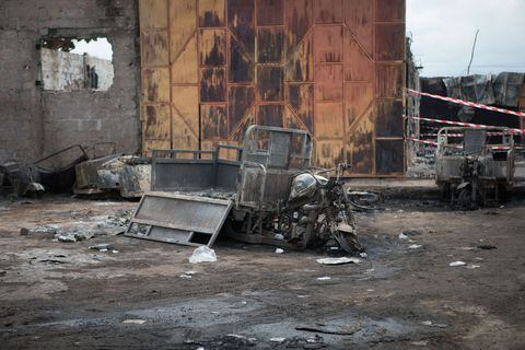 Al menos 34 personas murieron en un incendio registrado este sábado en Benín, donde 20 más rresultaron gravemente heridas. Foto AFP(Photo by Yanick Folly / AFP)