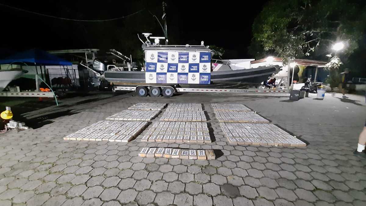 La Armada decomisa media tonelada de cocaína en Nariño.