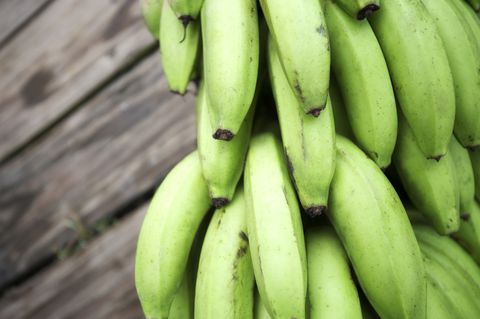 El plátano verde puede contrarrestar la diarrea.
