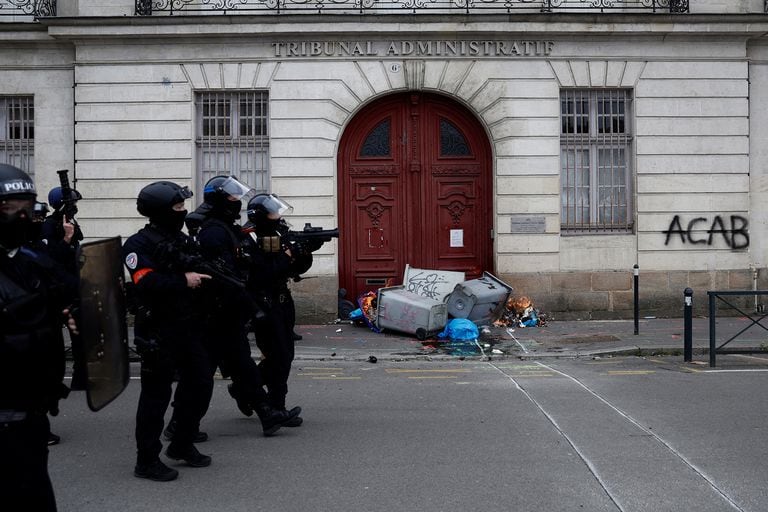 En imágenes :  décimo día protestas en Francia