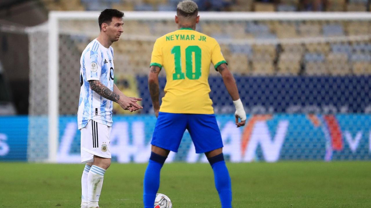 RIO DE JANEIRO, BRAZIL - JULY 10: Lionel Messi of Argentina reacts with Neymar Jr. of Brazil during the final of Copa America Brazil 2021 between Brazil and Argentina at Maracana Stadium on July 10, 2021 in Rio de Janeiro, Brazil. (Photo by Buda Mendes/Getty Images)